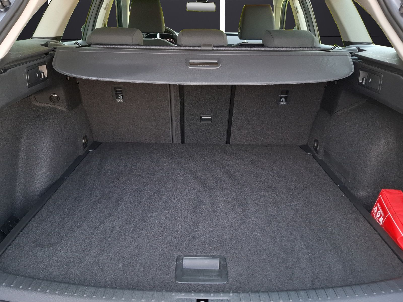 Fahrzeugabbildung SEAT Leon ST TSI Style LED AHK Navi AID GRA SHZ Park-