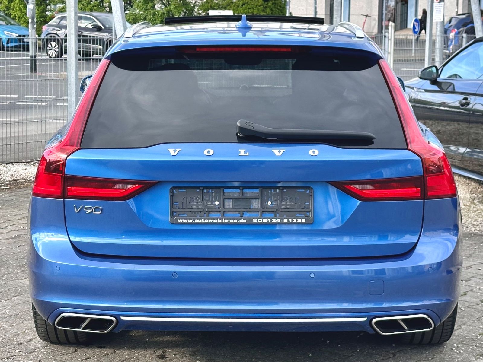 Fahrzeugabbildung Volvo V90 KOMBI T8 R-DESIGN HYBRID AWD*AHK+VOLL+MOD.19
