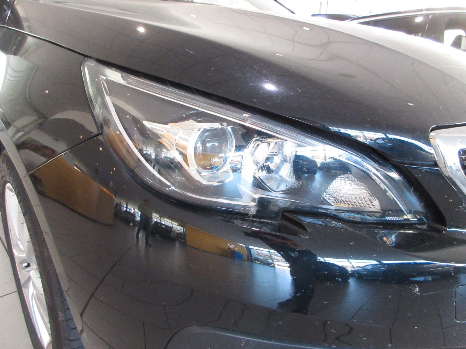 Fahrzeugabbildung Peugeot 308 Active Pack 1.2T LED/NAVI/PDC/TEMPOMAT