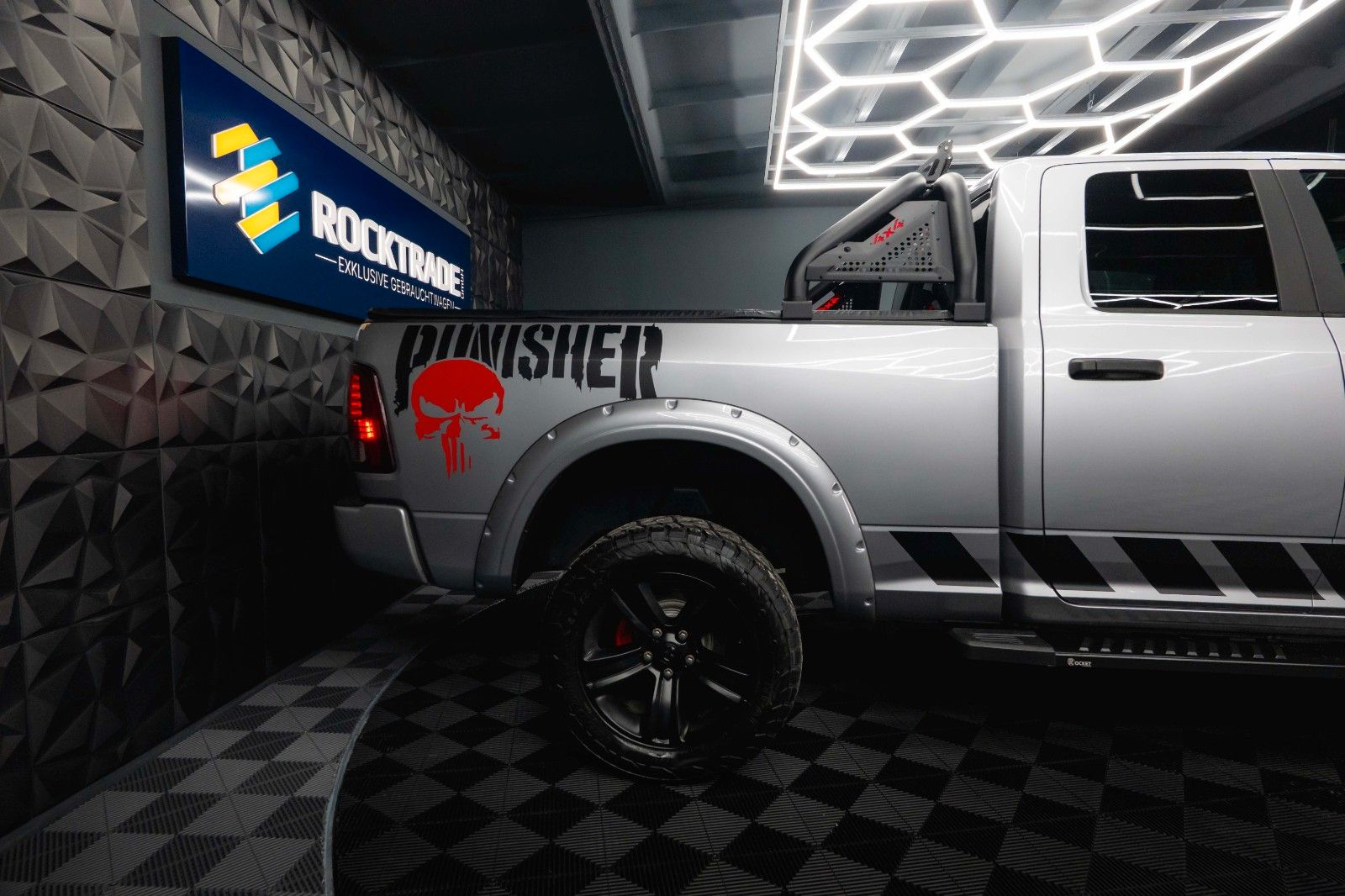 Fahrzeugabbildung Dodge RAM 5.7 V8 HEMI 4x4 OFFROAD Night LONGBED *19%*