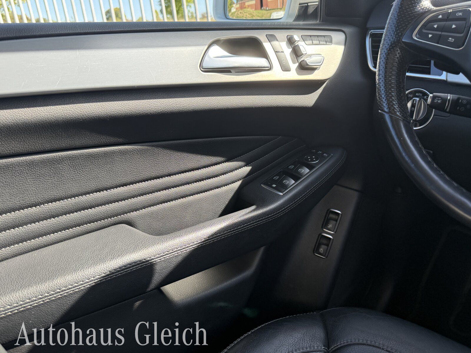 Fahrzeugabbildung Mercedes-Benz GLE 400 AMG Line 4Matic (EURO 6d-TEMP) COMAND AP