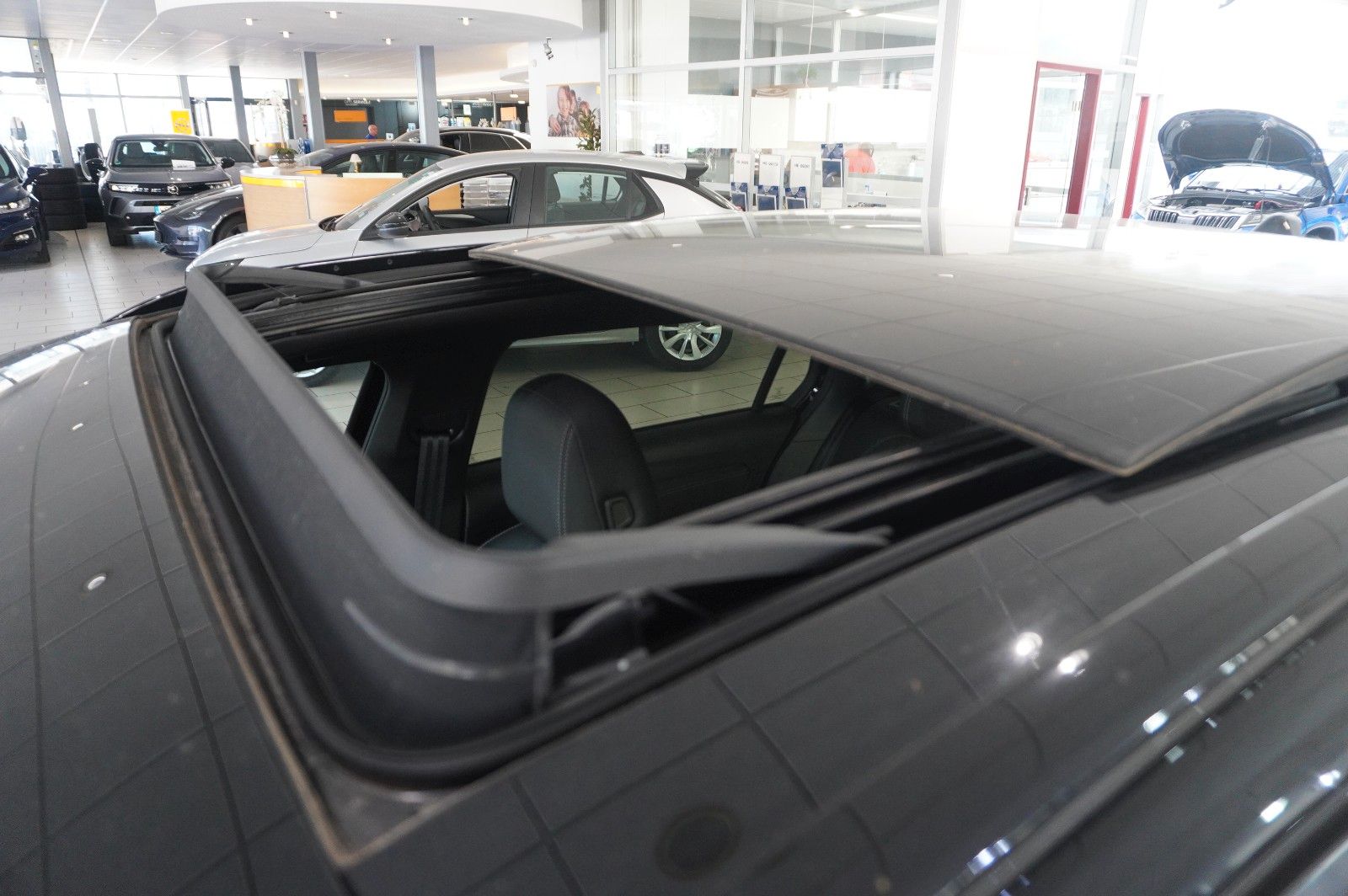 Fahrzeugabbildung Opel Astra L ST 1.2T ULTIMATE NAVI/LED/360° /PANO./SH