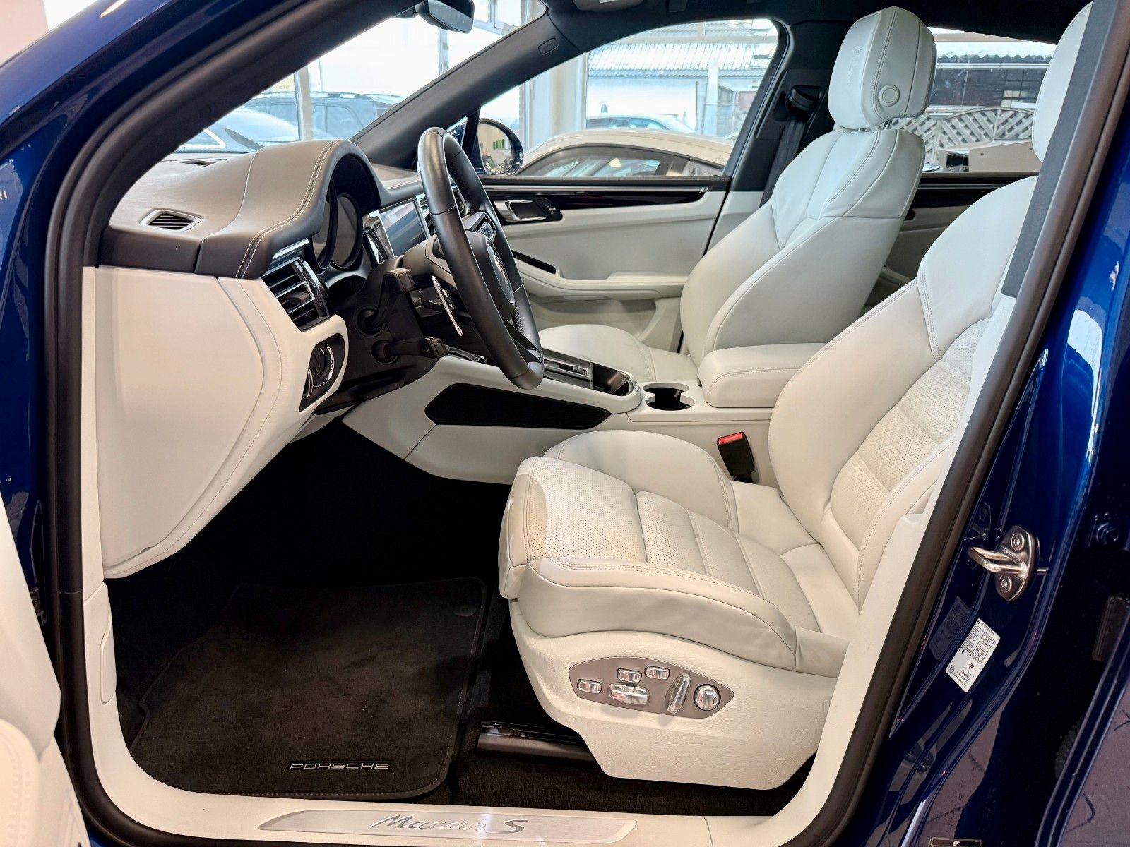 Fahrzeugabbildung Porsche Macan S Luftfederung/Panorama/ACC/SportChrono