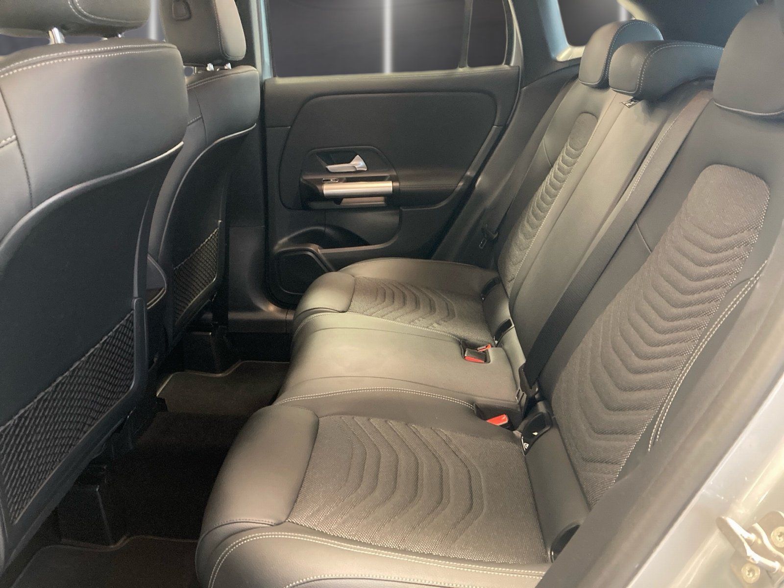 Fahrzeugabbildung Mercedes-Benz GLA 180 Progressive*AHK*Totwin*Kamera*LED*CarPl*