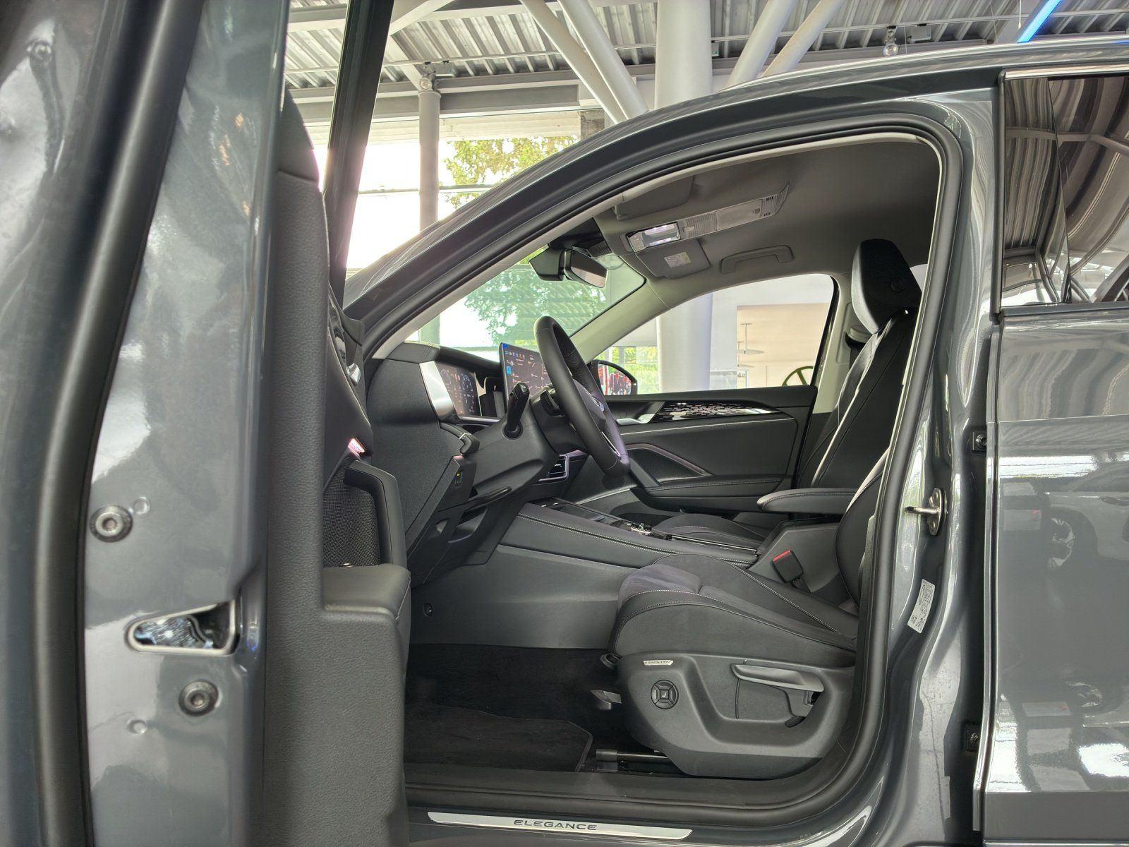 Fahrzeugabbildung Volkswagen Tayron Elegance 2.0 l TSI OPF 4MOTION DSG
