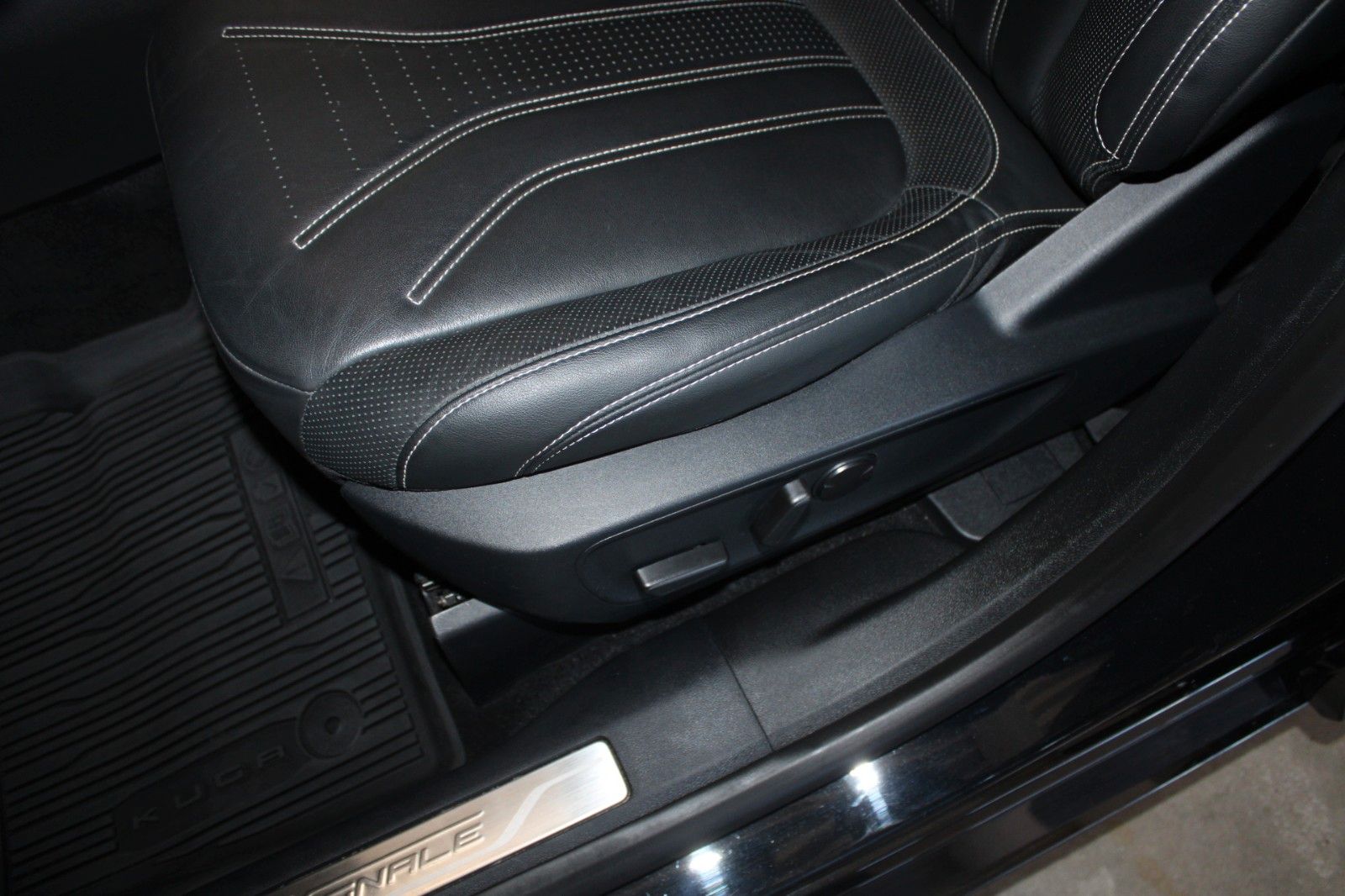 Fahrzeugabbildung Ford Kuga 2.5 PHEV Vignale Aut. LED B&O el. AHK uvm