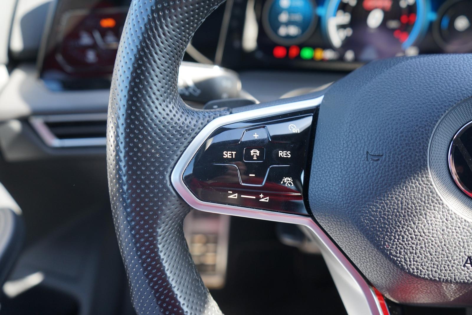 Volkswagen Golf VIII 2.0 GTI DSG LED ACC Leder Standheizung, миниатюра 24