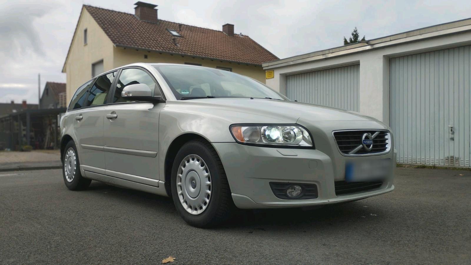 Volvo V50 2011 — rear view