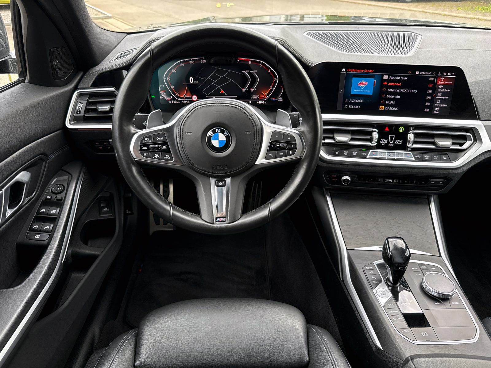 Fahrzeugabbildung BMW 330i Touring M-Sport ACC NAV HUD 360° PDC Laser