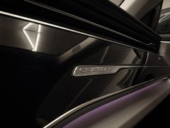 AUDI Q8 55 TFSI quattro LENKRAD-,SITZHZG AHK HEADUP