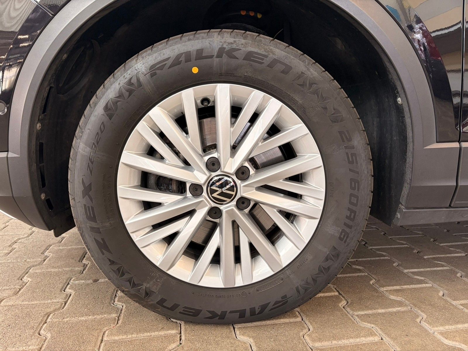 Fahrzeugabbildung Volkswagen T-Roc Life 2,0 TDI DSG +Kamera+ Navi + ACC + LED
