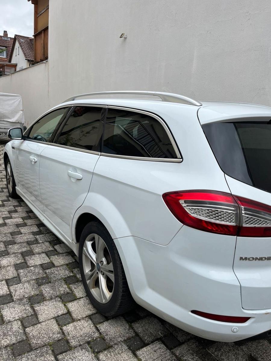 Ford Mondeo 2012 — interior