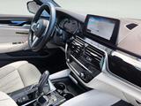 BMW M550d xDrive *B&W.|Pano|SoftCl.|360°|Sitzklima* - BMW M550: 550d