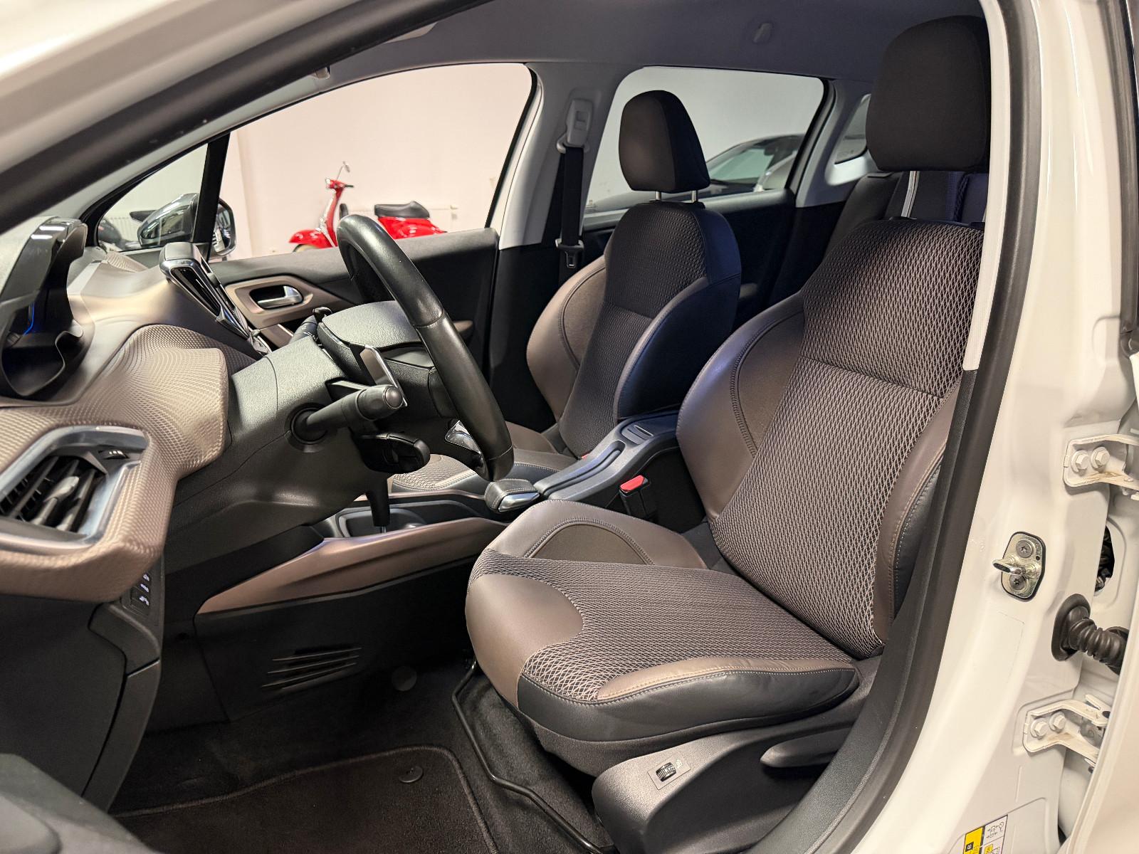 Peugeot 2008 Allure 1.6 e-HDi Automatik /2.HD/LED/SITZHZ