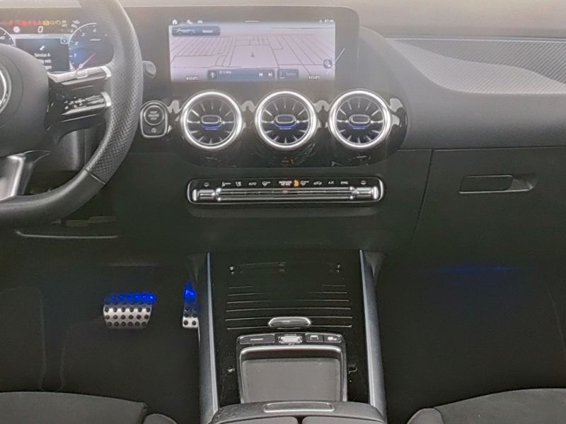 Fahrzeugabbildung Mercedes-Benz GLA 220 4M AMG Premium AHK+Keyless+Totw+Ambi+Kam