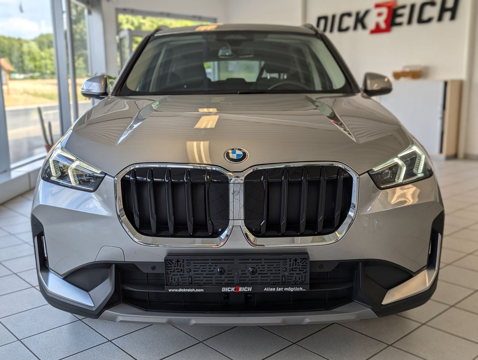 BMW X1 20 i Pano Premium-Travel-Paket AHK - Image 2