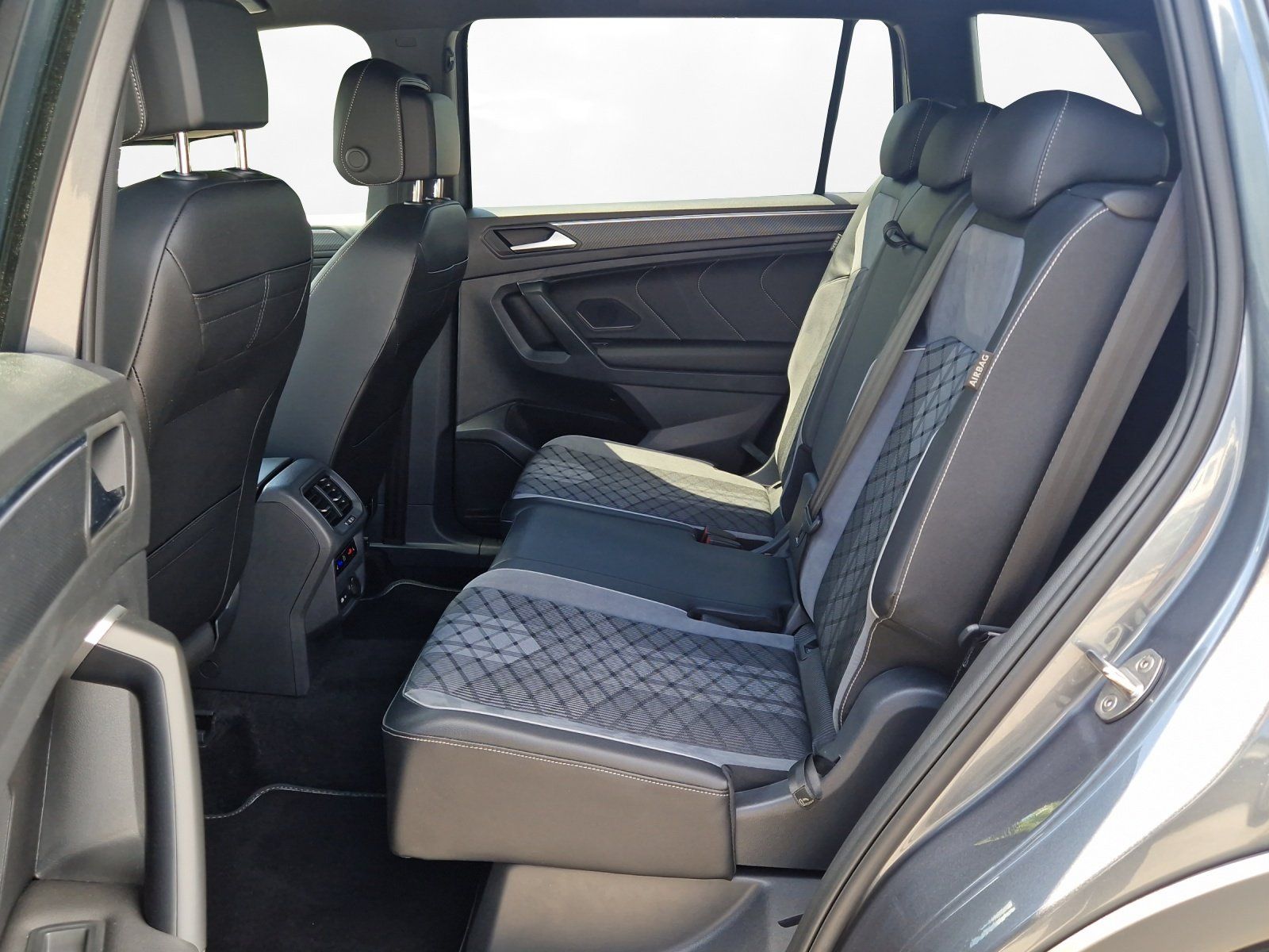 Volkswagen Tiguan Allspace 2.0 TSI DSG 4MOTION R-Line | AHK foto 11