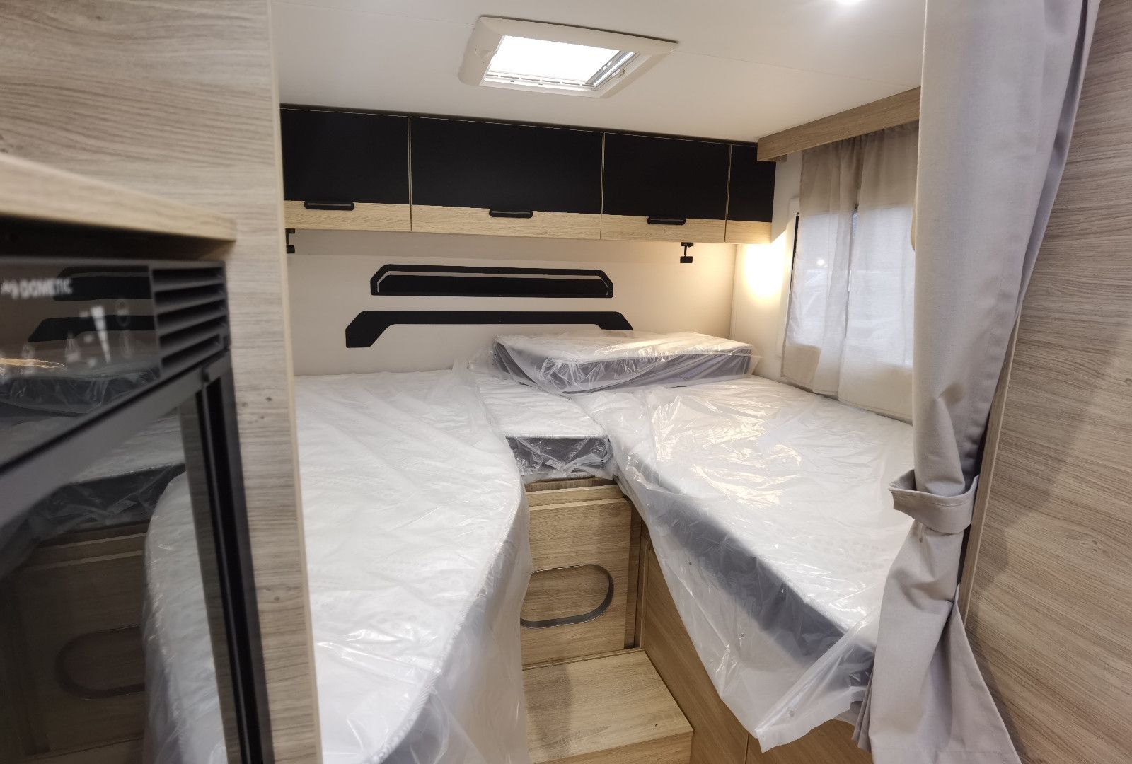 Fahrzeugabbildung Challenger 287 Graphite Edition m. Hubbett