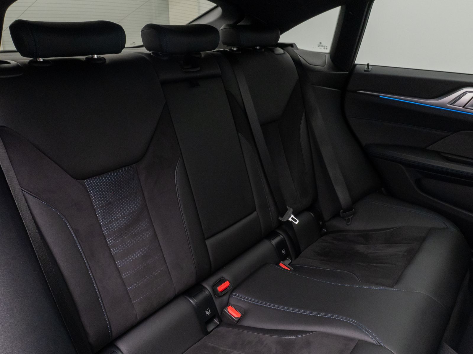 Fahrzeugabbildung BMW i4 M50 Gran Coupé Glasdach Laser 360°HUD DAB H/K