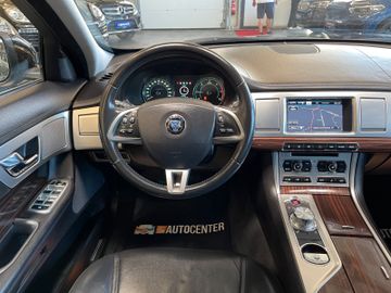 Jaguar XF 2.2 Diesel *LEDER*KAM*NAVI*PDC*SZHZ*XENON*
