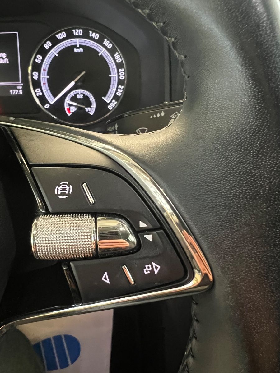 Fahrzeugabbildung SKODA Karoq Clever *4x SITZHEIZUNG*BEHEIZBARES LENKRAD