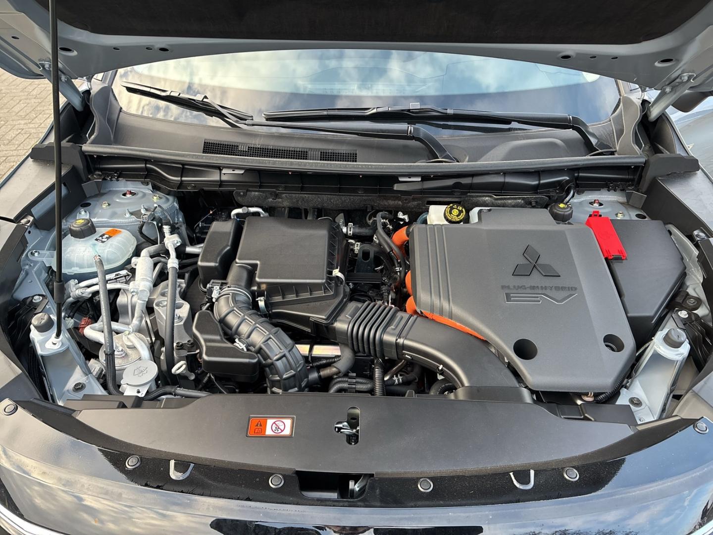 Mitsubishi Outlander Plug-in Hybrid BASIS 2,4l Navi  360 Ka