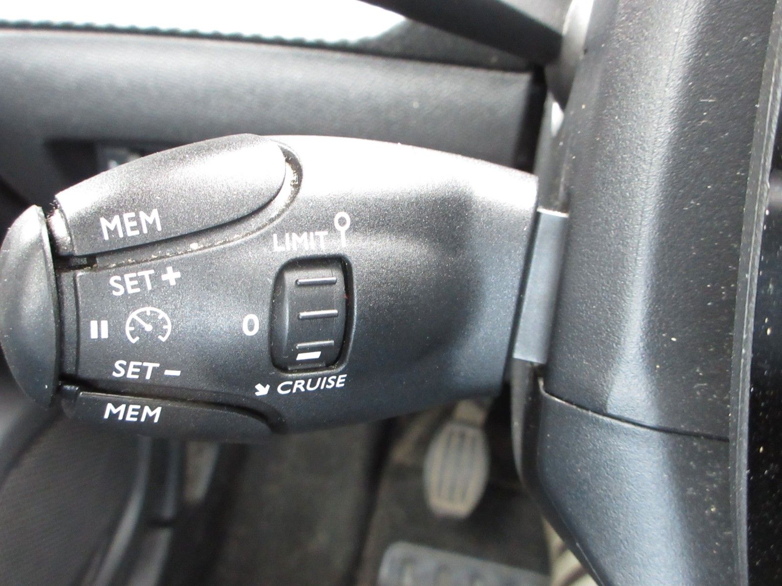 Fahrzeugabbildung Peugeot 2008 Active LED/NAVI/PDC/CAM/SHZ