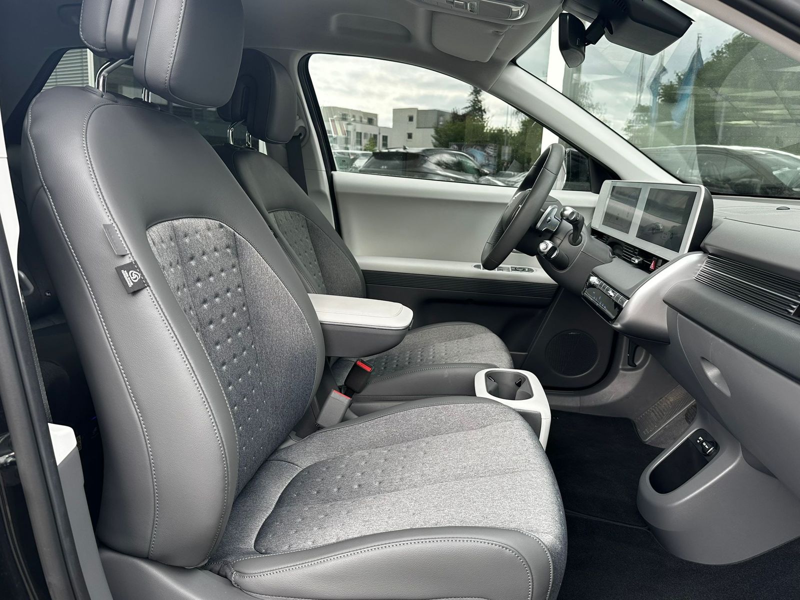 Fahrzeugabbildung Hyundai Ioniq 5 Techniq WERKSGAR NAVI+LED+SHZ+KAMERA+WP+
