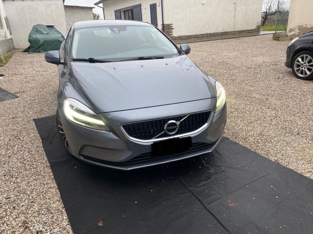 Volvo V40 D2 R-design