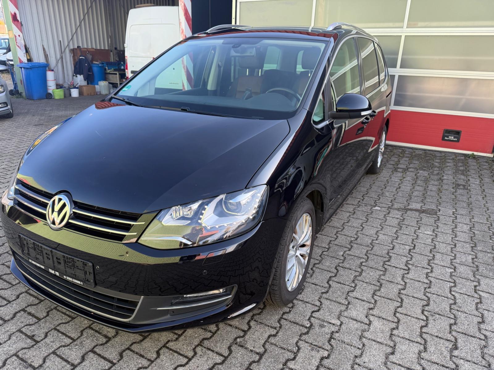 Volkswagen Sharan Highline/Leder Navi Kam AHK el.Türen Aut