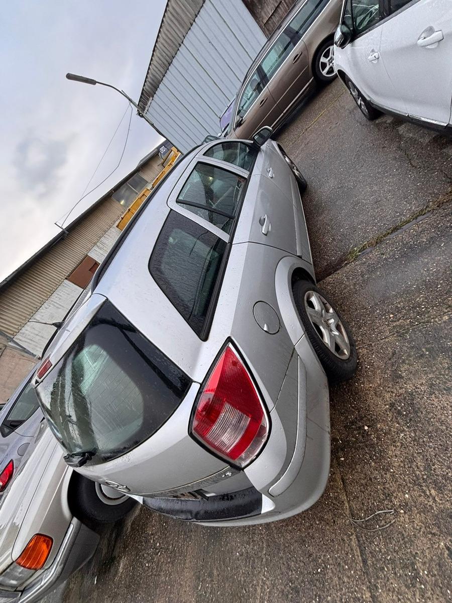 Opel Astra 2007 — rear view