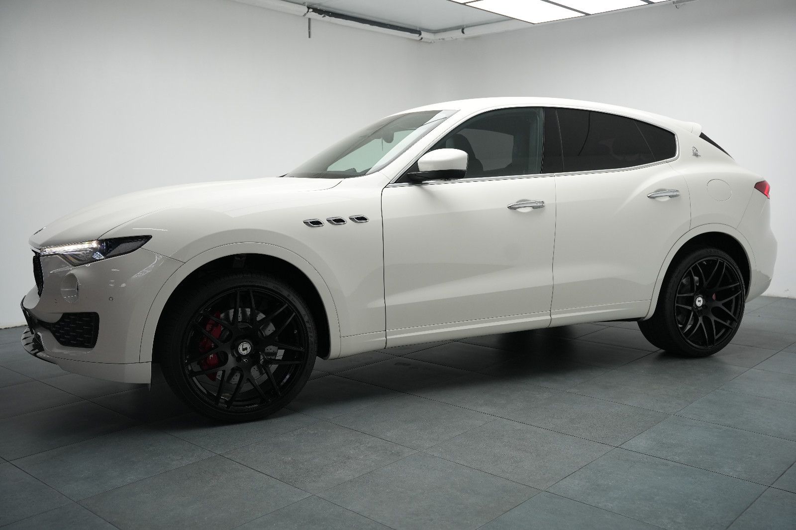 Fahrzeugabbildung Maserati Levante S/CARBON/HARMAN-KARDON/KAMERA/BRD
