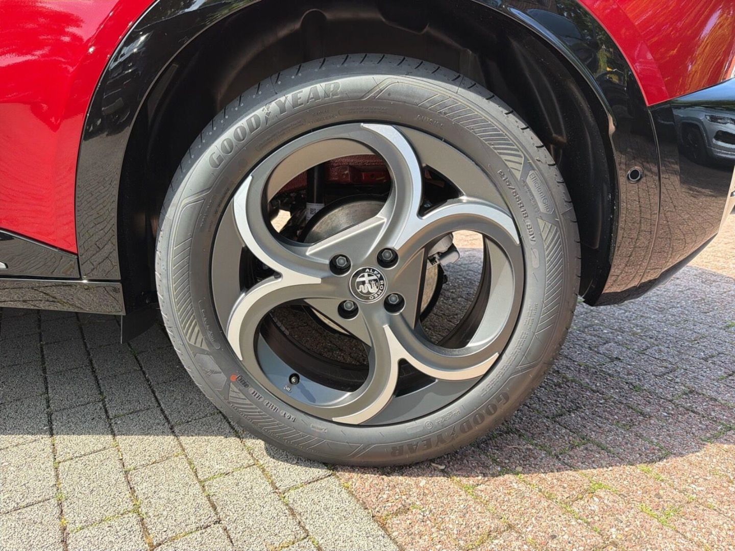 Fahrzeugabbildung Alfa Romeo Junior Ibrida Sport Speciale 1,2 VGT 107kW MY26
