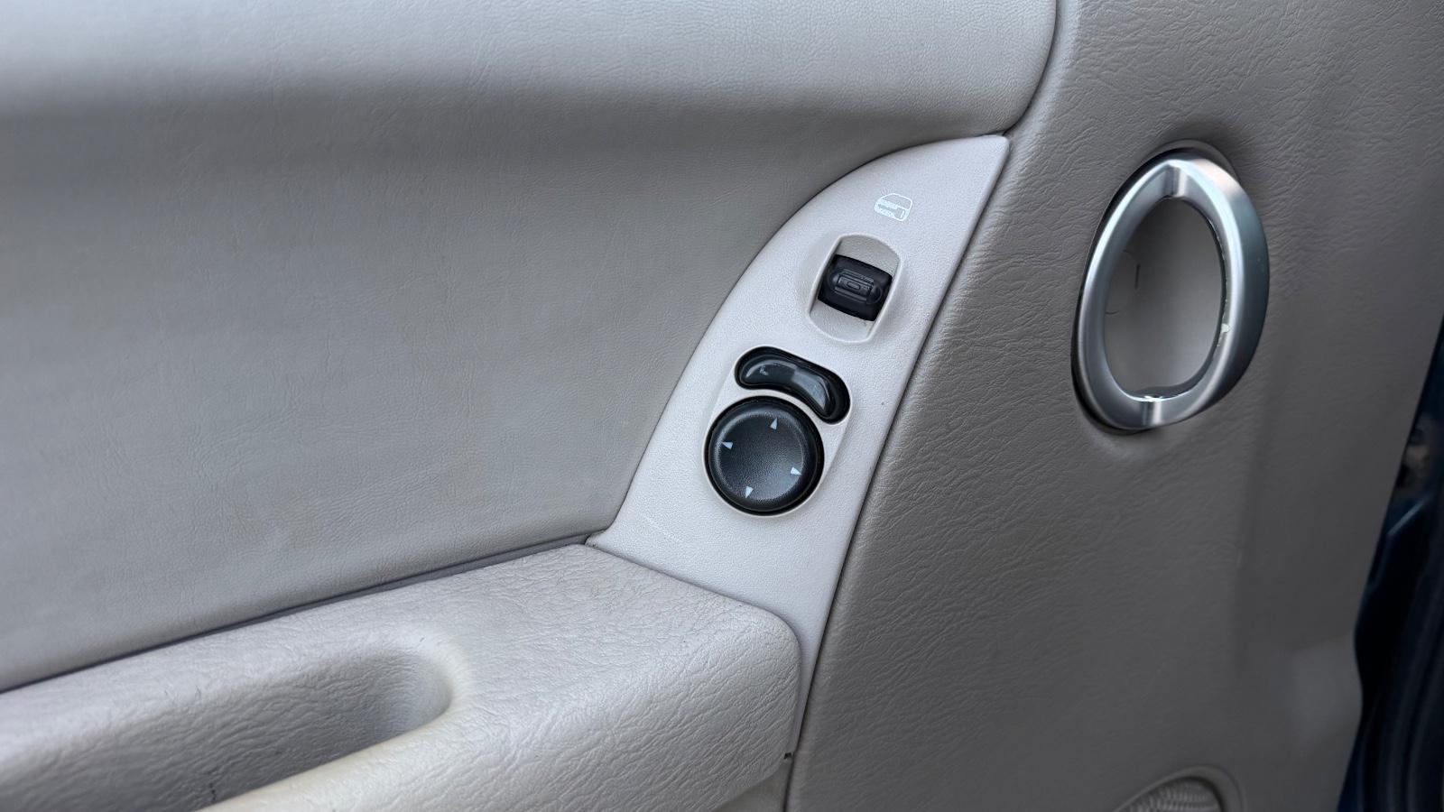 Jeep Cherokee 2005 — фото 31