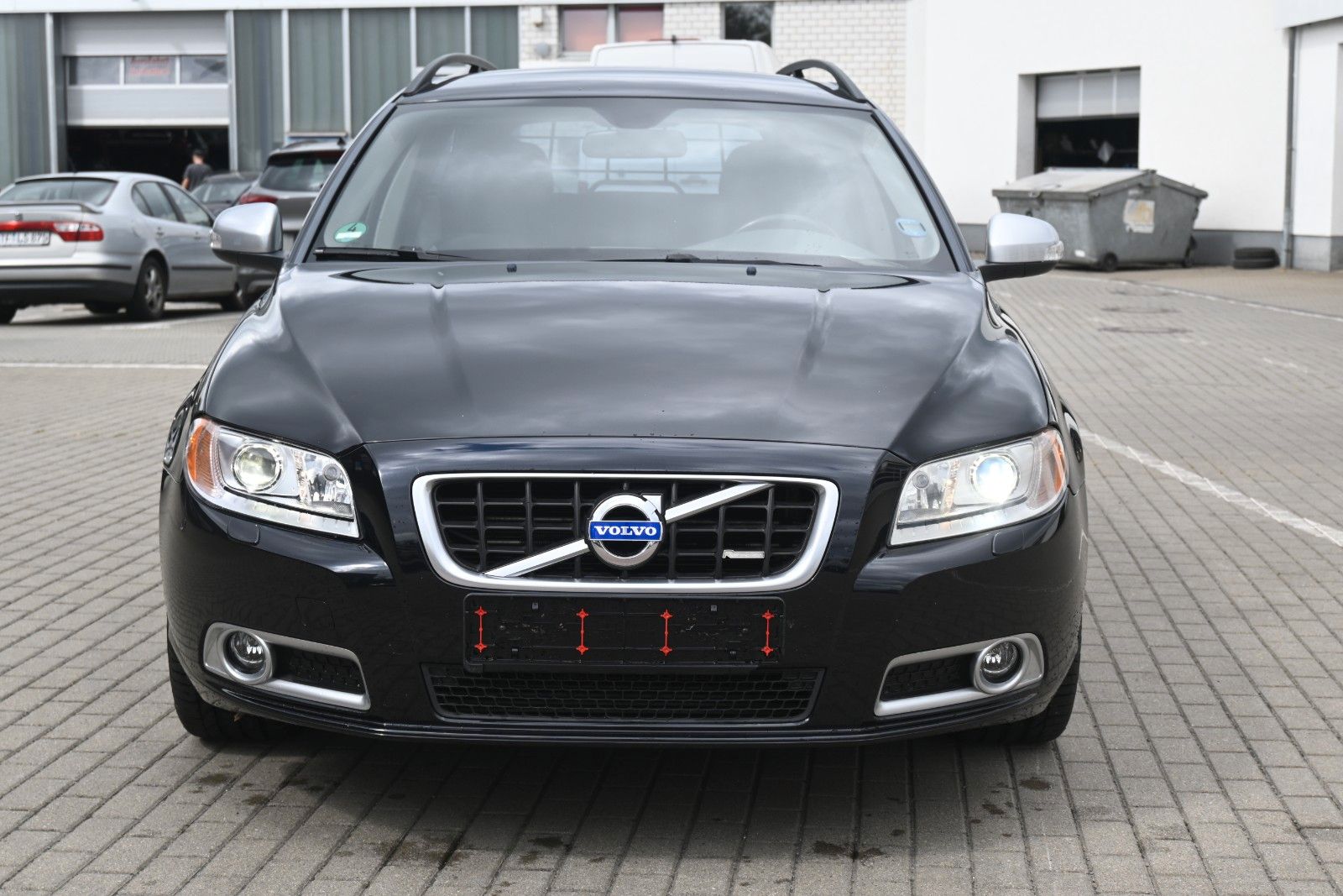Fahrzeugabbildung Volvo V70 2.4 Autom. Edition R-Design*Xenon*