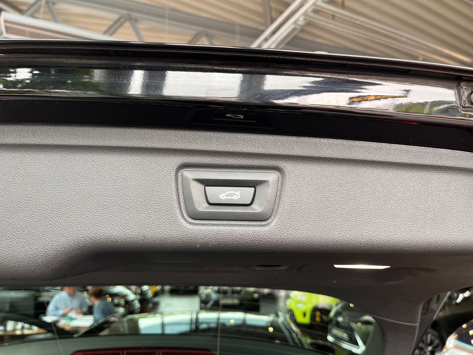 Fahrzeugabbildung BMW 320 i Sport Line Touring ACC LED NAVI ALU