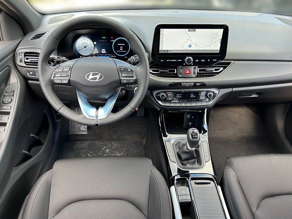 Fahrzeugabbildung Hyundai i30 FL KOMBI MY25 1.0T 6MT ADVANTAGE