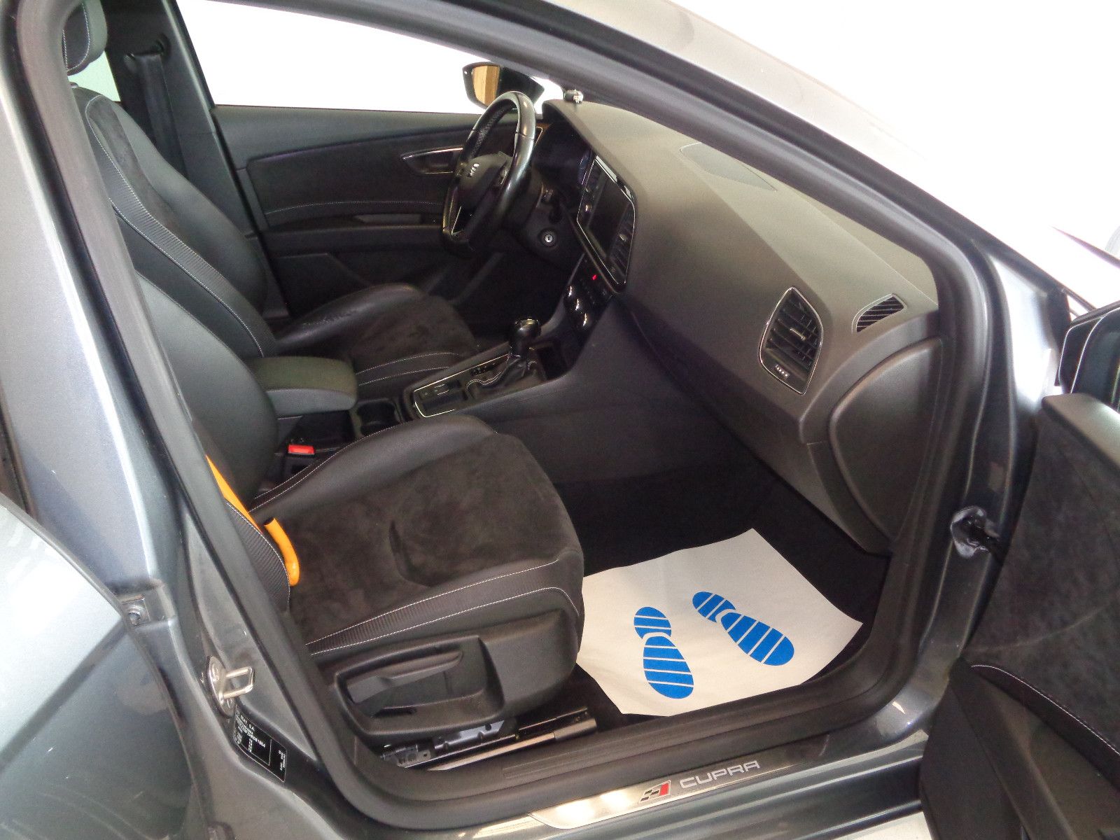 Fahrzeugabbildung SEAT Leon ST Cupra 300/DSG/Navi/Scheckheft/LED