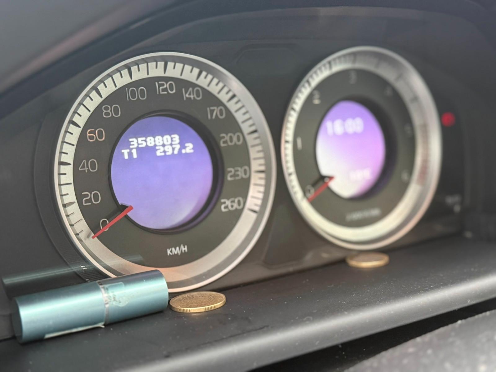 Volvo V70 2011 — photo 22