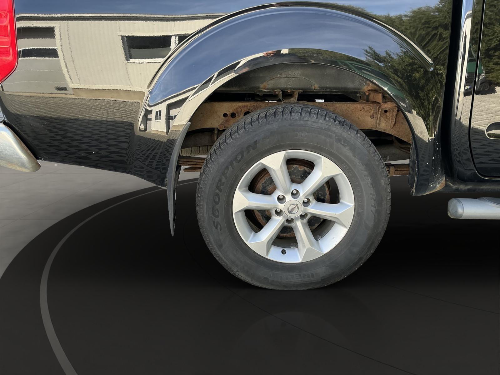 Nissan Navara Double Cab LE 4x4 | 171 ch | BVA | Cuir | Toit ouvrant | Sièges chauffants électriques | Attelage
