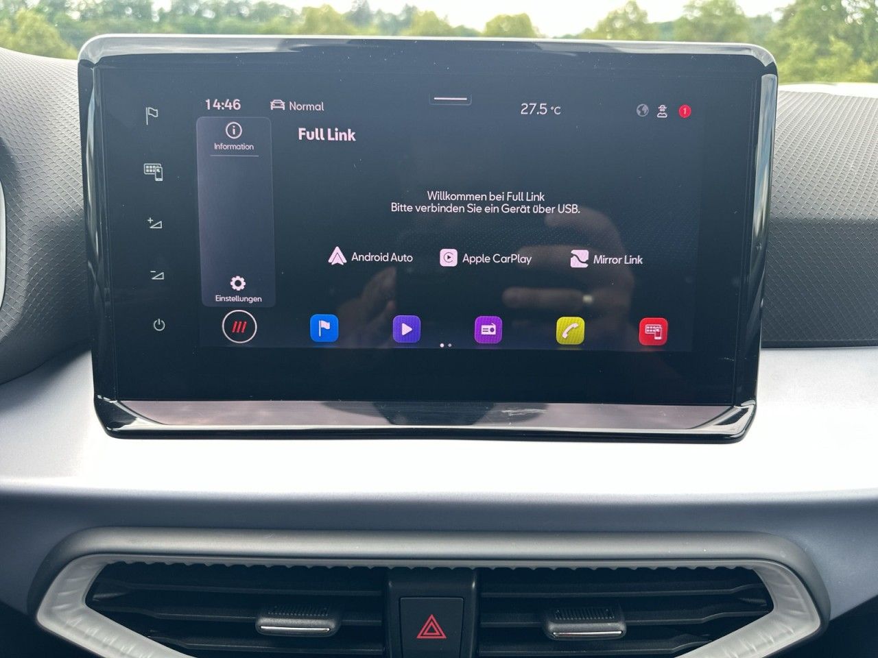 Fahrzeugabbildung SEAT Arona FR 1.0TSI 110PS 6-Gang*Navi*Cam* - mit KI generiert/bearbeitet