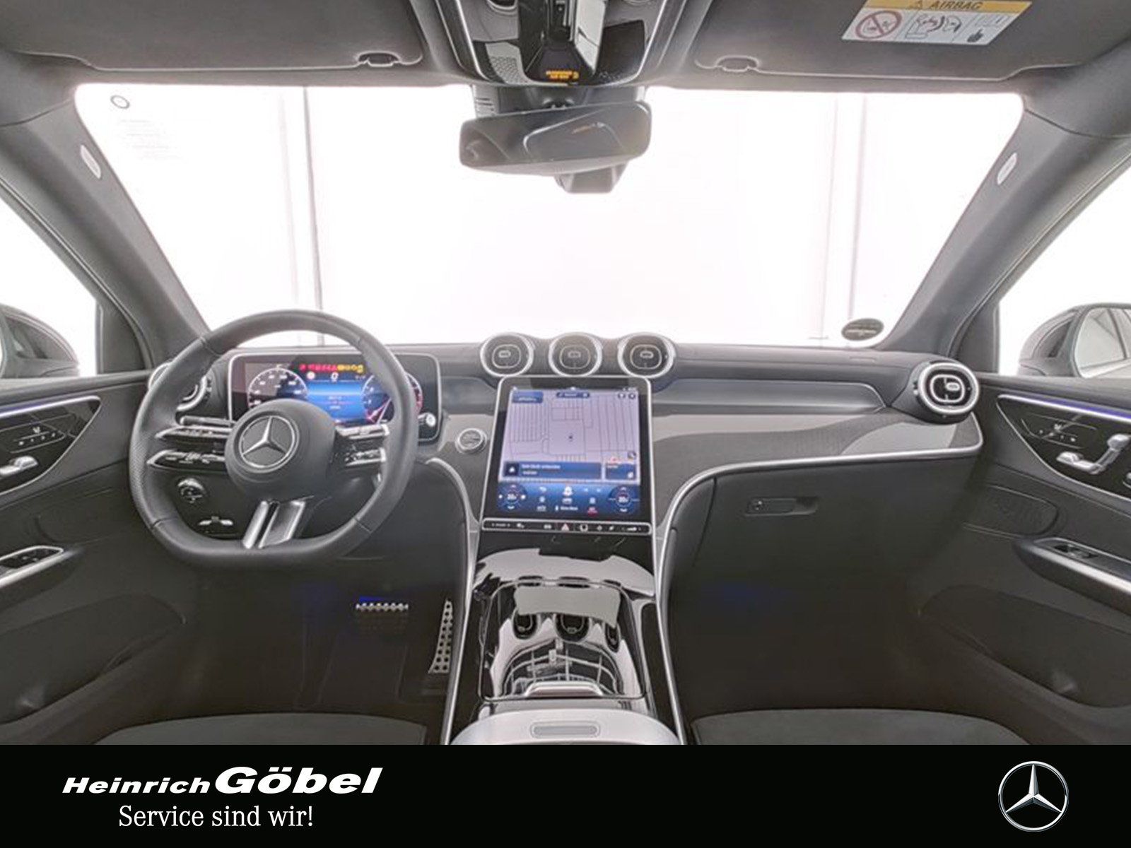 Fahrzeugabbildung Mercedes-Benz GLC 300 4M AMG+PANO+AHK+MEMORY+LED+TOTWINKEL
