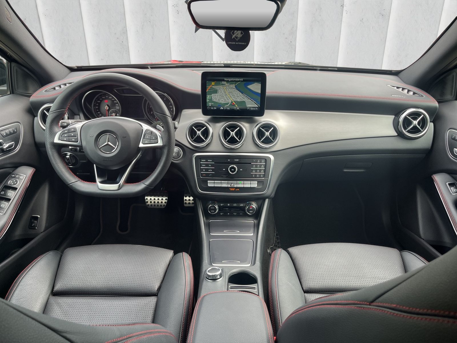 Fahrzeugabbildung Mercedes-Benz GLA 180 AMG-LINE*NIGHT-PAKET*LED*KEYLESS*LEDER**