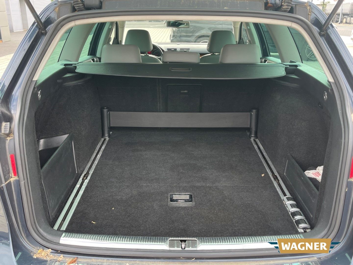 Fahrzeugabbildung Volkswagen Passat Variant Highline Lederausstattung
