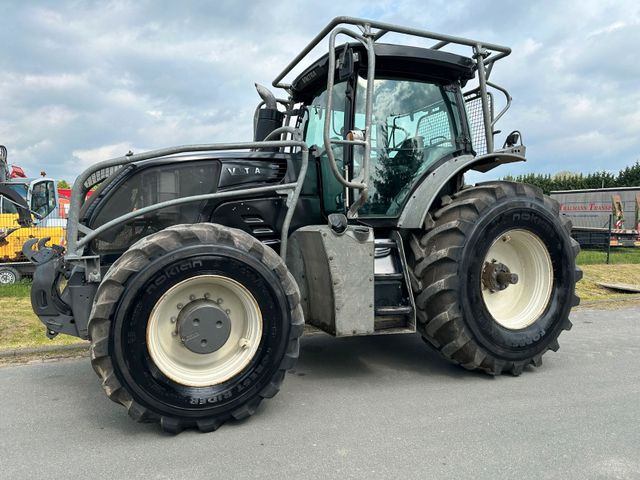 Valtra S353  Forstausstattung