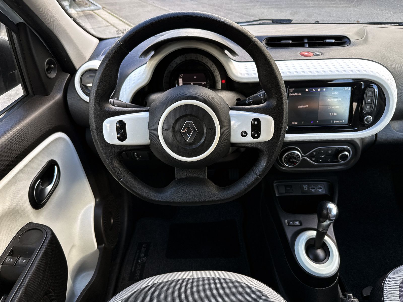 Fahrzeugabbildung Renault Twingo Zen Electric 21kWh CarPlay KLIMA DAB MFKL