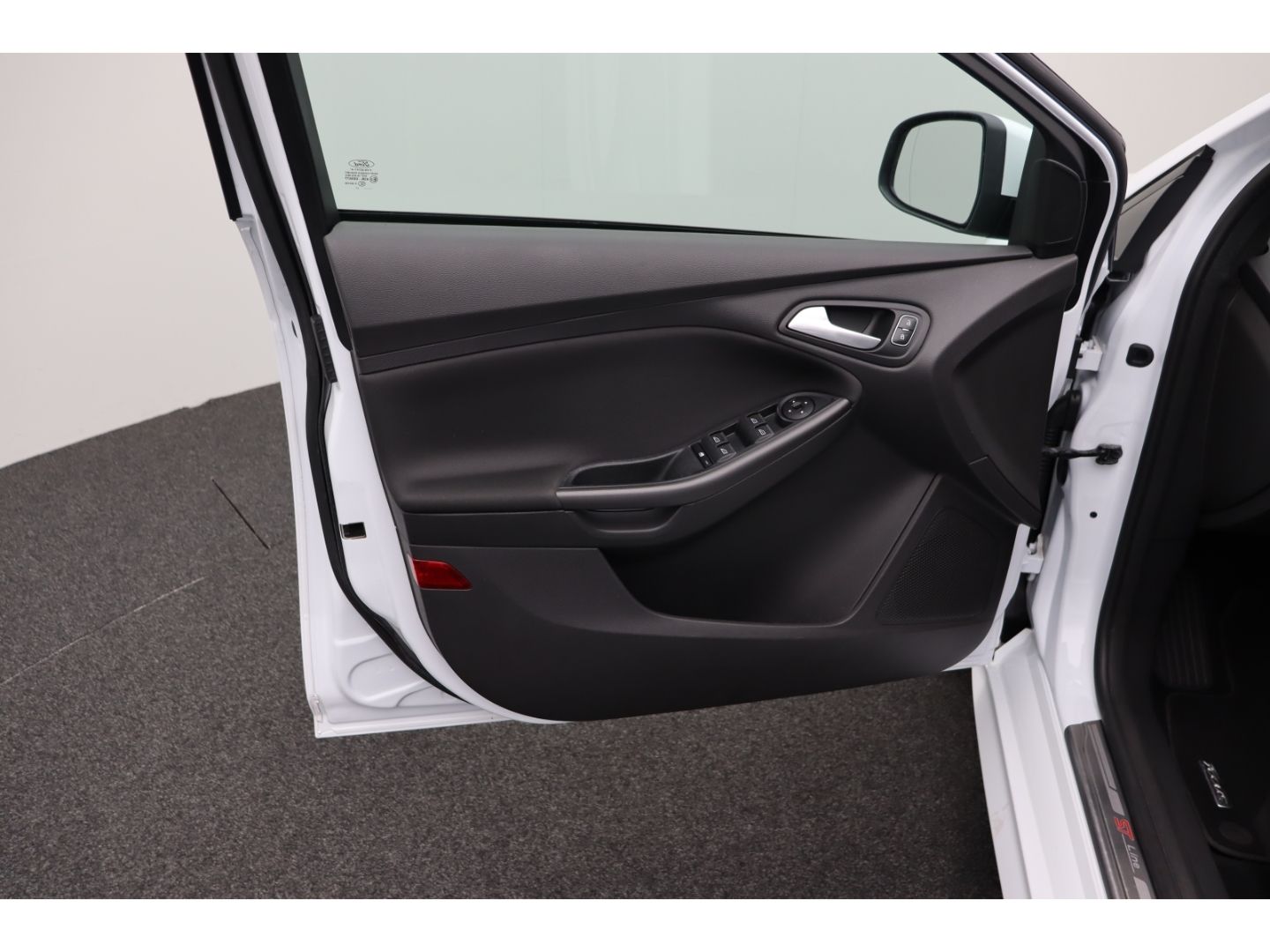 Fahrzeugabbildung Ford Focus 1.0 Turnier ST-Line 2-Zonen-Klimaautom