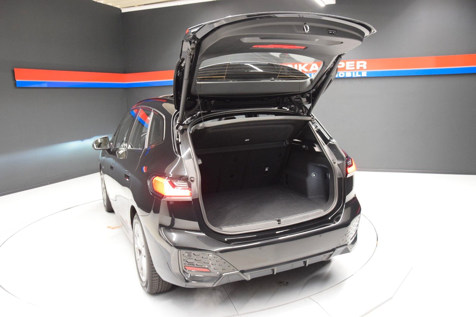 Fahrzeugabbildung BMW 223i xDrive Active Tourer M Sport Pano HuD AHK