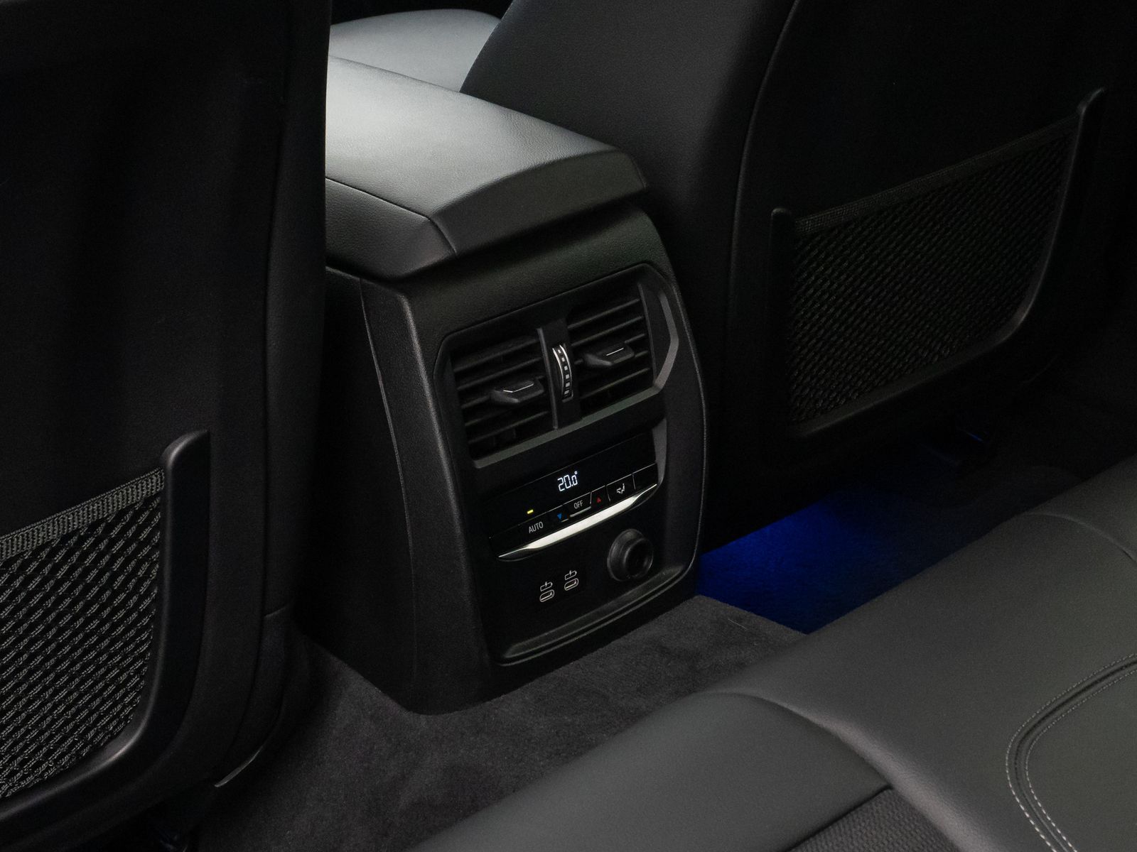 Fahrzeugabbildung BMW 330d xD SportLine Kamera CockPit+HUD Lordos LED