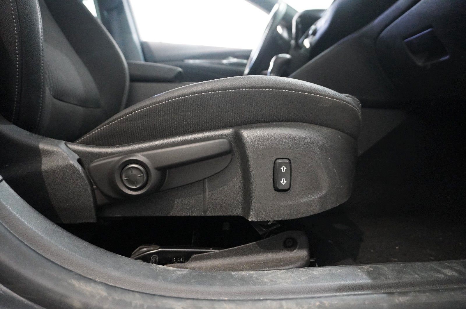 Fahrzeugabbildung Opel Insignia B ST 2.0D ELEGANCE NAVI/LED/KAMERA/AHK